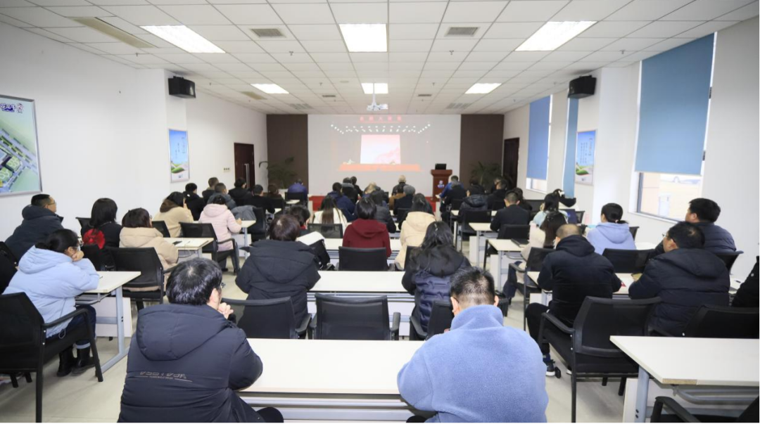 2024 年第二期 “農投大講堂”林乾教授就《大變局中謀突圍--兼談華為以奮斗者為本》專題授課