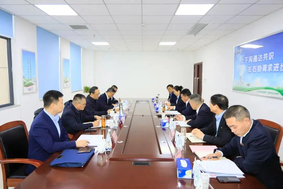 省政府國資委黨委書記、主任李濤一行到花花牛乳業(yè)集團調研