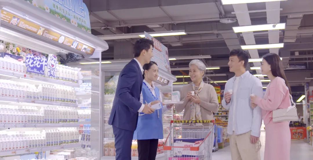 點(diǎn)贊！河南日?qǐng)?bào)要聞02版——報(bào)道花花牛乳業(yè)集團(tuán)鄭州分公司乳制品生產(chǎn)場(chǎng)景，彰顯花花牛乳業(yè)集團(tuán)發(fā)展新活力