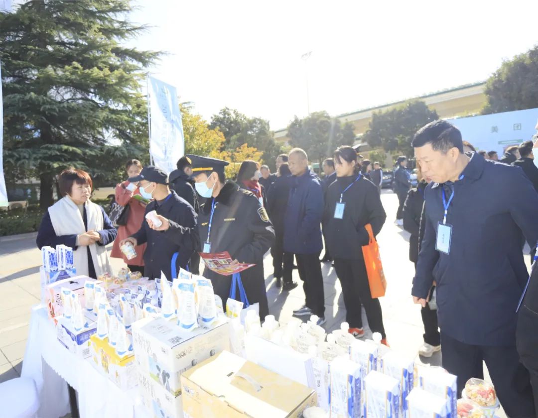 花花牛丨落實食品生產(chǎn)加工企業(yè)質(zhì)量安全主體責任，助力人民群眾生活更美好——2023年河南省暨鄭州食品安全宣傳周啟動儀式隆重舉行