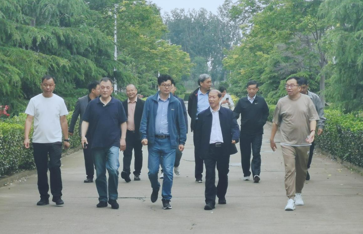 花花牛丨河南農(nóng)業(yè)大學(xué)黨委副書記、校長介曉磊一行蒞臨花花牛河南瑞亞參觀調(diào)研