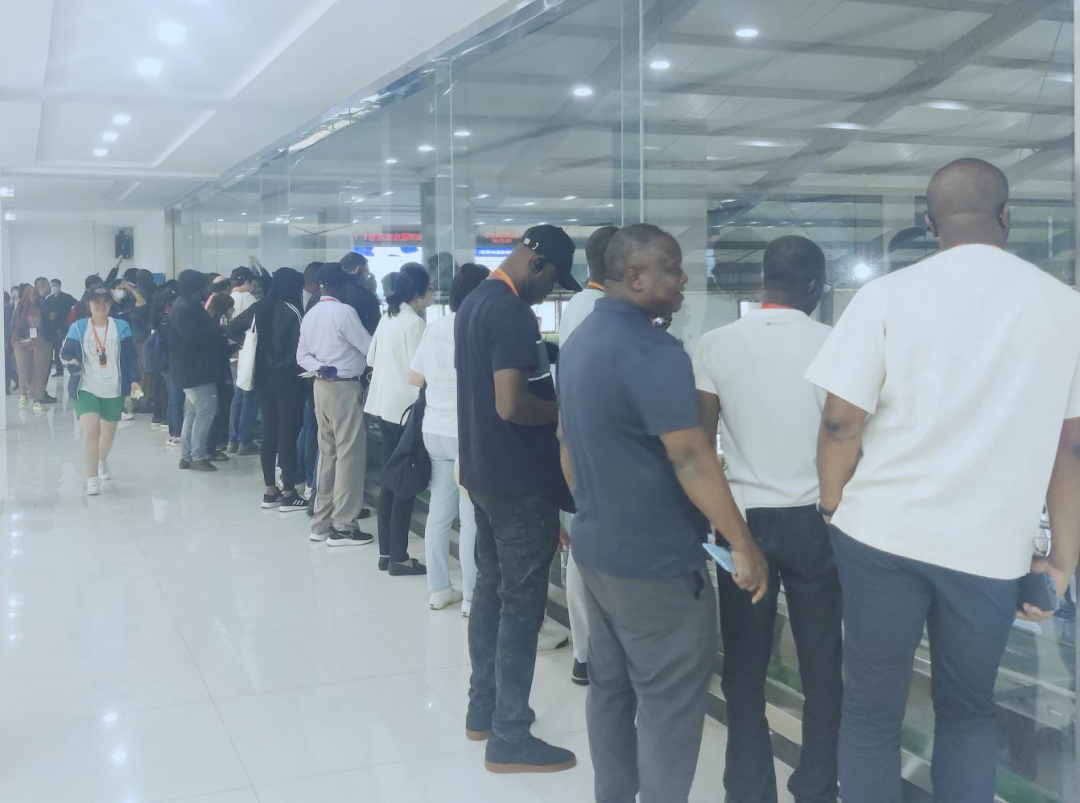 北京大學南南合作與發(fā)展學院教授、全球伙伴關(guān)系主任周詠梅一行蒞臨花花牛平輿瑞亞牧業(yè)參觀調(diào)研