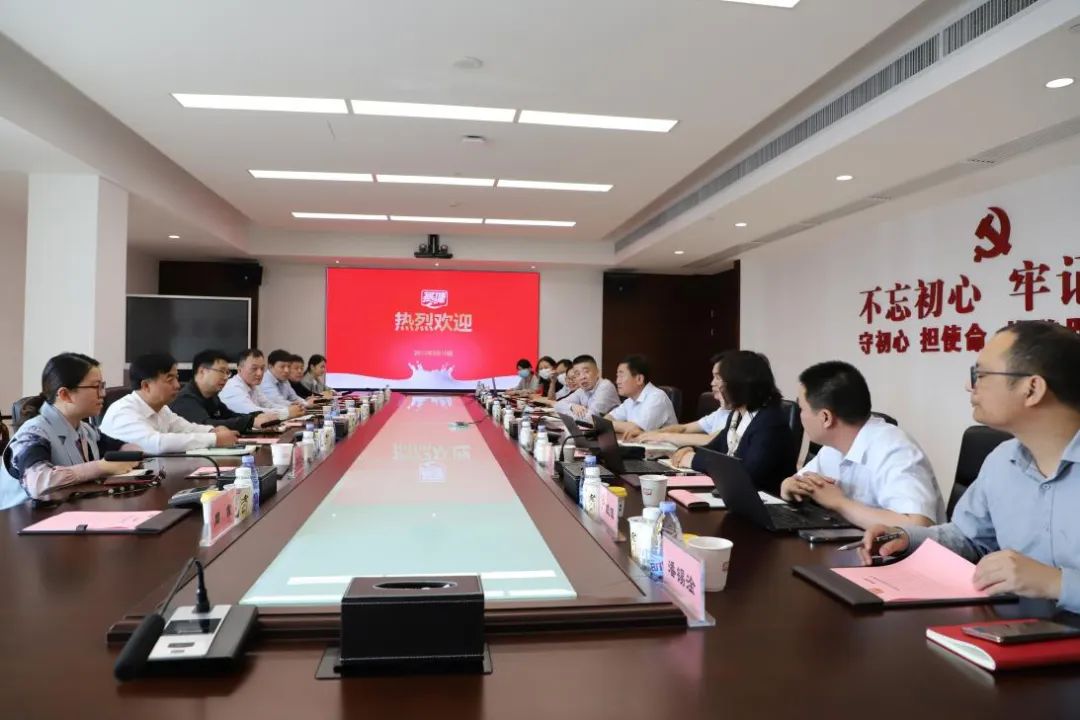 交流促提升 互動謀發(fā)展|花花牛乳業(yè)集團(tuán)總裁楊永帶隊(duì)分別赴廣東燕塘乳業(yè)及越秀風(fēng)行乳業(yè)參觀交流 交流促提升 互動謀發(fā)展|花花牛乳業(yè)集團(tuán)總裁楊永帶隊(duì)分別赴廣東燕塘乳業(yè)及越秀風(fēng)行乳業(yè)參觀交流