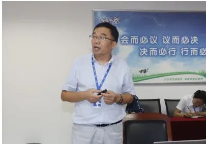 繼往開來 · 再創(chuàng)輝煌 | 花花牛乳業(yè)集團召開9月營銷、養(yǎng)殖及飼料月度經(jīng)營工作會議