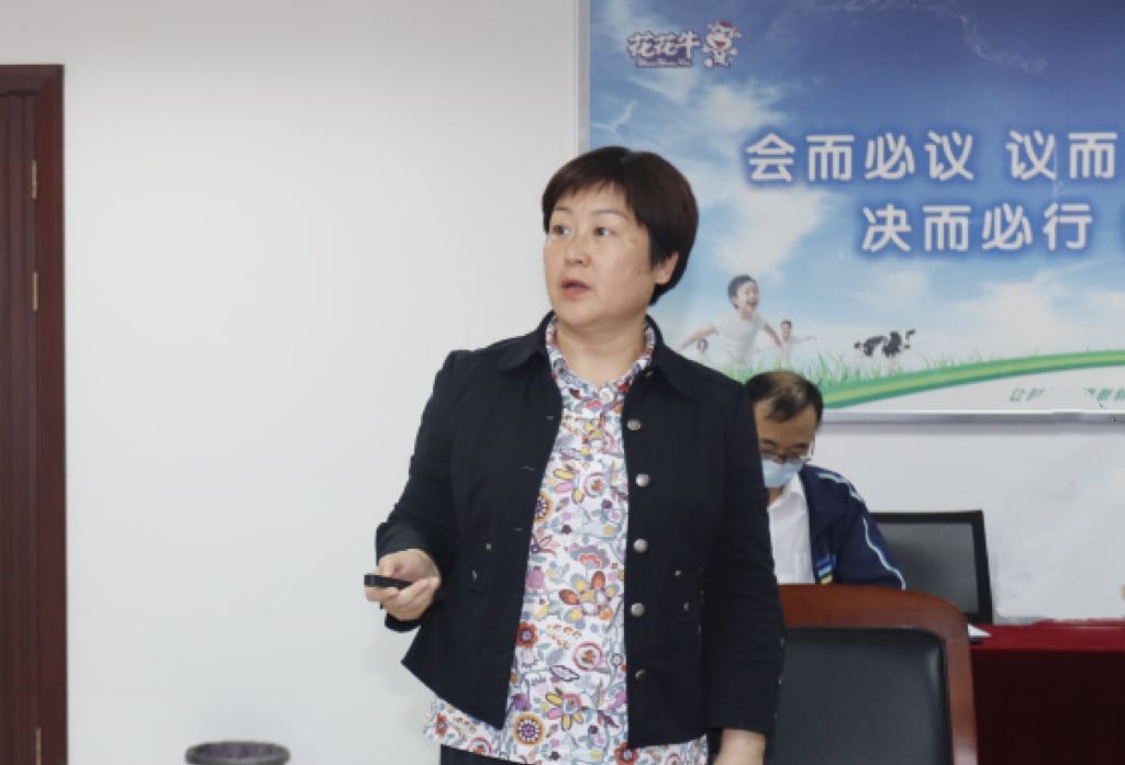 繼往開來 · 再創(chuàng)輝煌 | 花花牛乳業(yè)集團召開9月營銷、養(yǎng)殖及飼料月度經(jīng)營工作會議