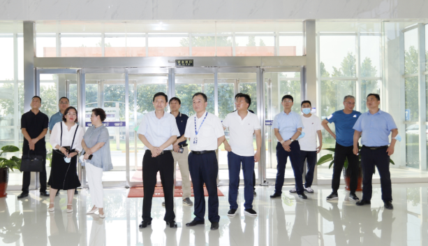 快訊|鄭州市二七區(qū)委副書記、區(qū)長虎榮鑫蒞臨河南花花牛乳業(yè)集團(tuán)調(diào)研