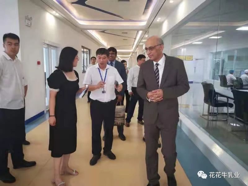 巴基斯坦駐華大使莫因·哈克 蒞臨花花牛乳業(yè)集團(tuán)參觀訪問(wèn) 巴基斯坦駐華大使莫因·哈克 蒞臨花花牛乳業(yè)集團(tuán)參觀訪問(wèn)