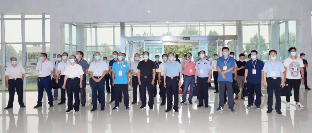 鄭州市安全生產(chǎn)雙重預(yù)防體系建設(shè)現(xiàn)場(chǎng)觀摩會(huì)在花花牛乳業(yè)集團(tuán)鄭州分公司召開