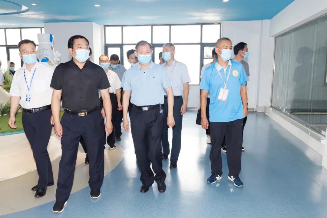 鄭州市安全生產(chǎn)雙重預(yù)防體系建設(shè)現(xiàn)場(chǎng)觀摩會(huì)在花花牛乳業(yè)集團(tuán)鄭州分公司召開