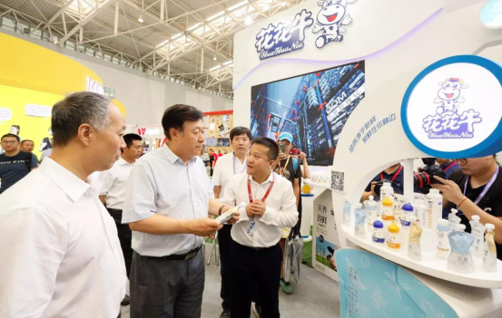 致敬祖國70華誕 |花花牛亮相第十屆中國奶業(yè)大會(huì)