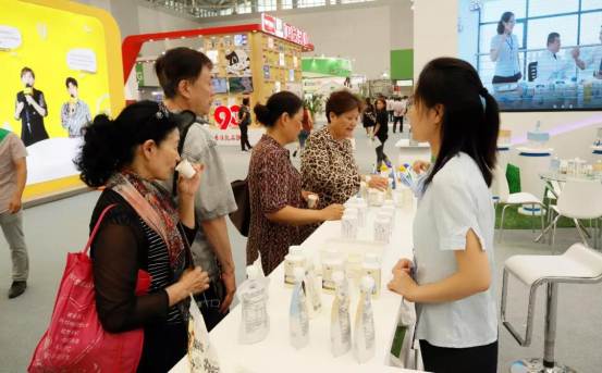 致敬祖國70華誕 |花花牛亮相第十屆中國奶業(yè)大會(huì)