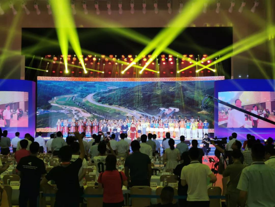 致敬祖國70華誕 |花花牛亮相第十屆中國奶業(yè)大會(huì)