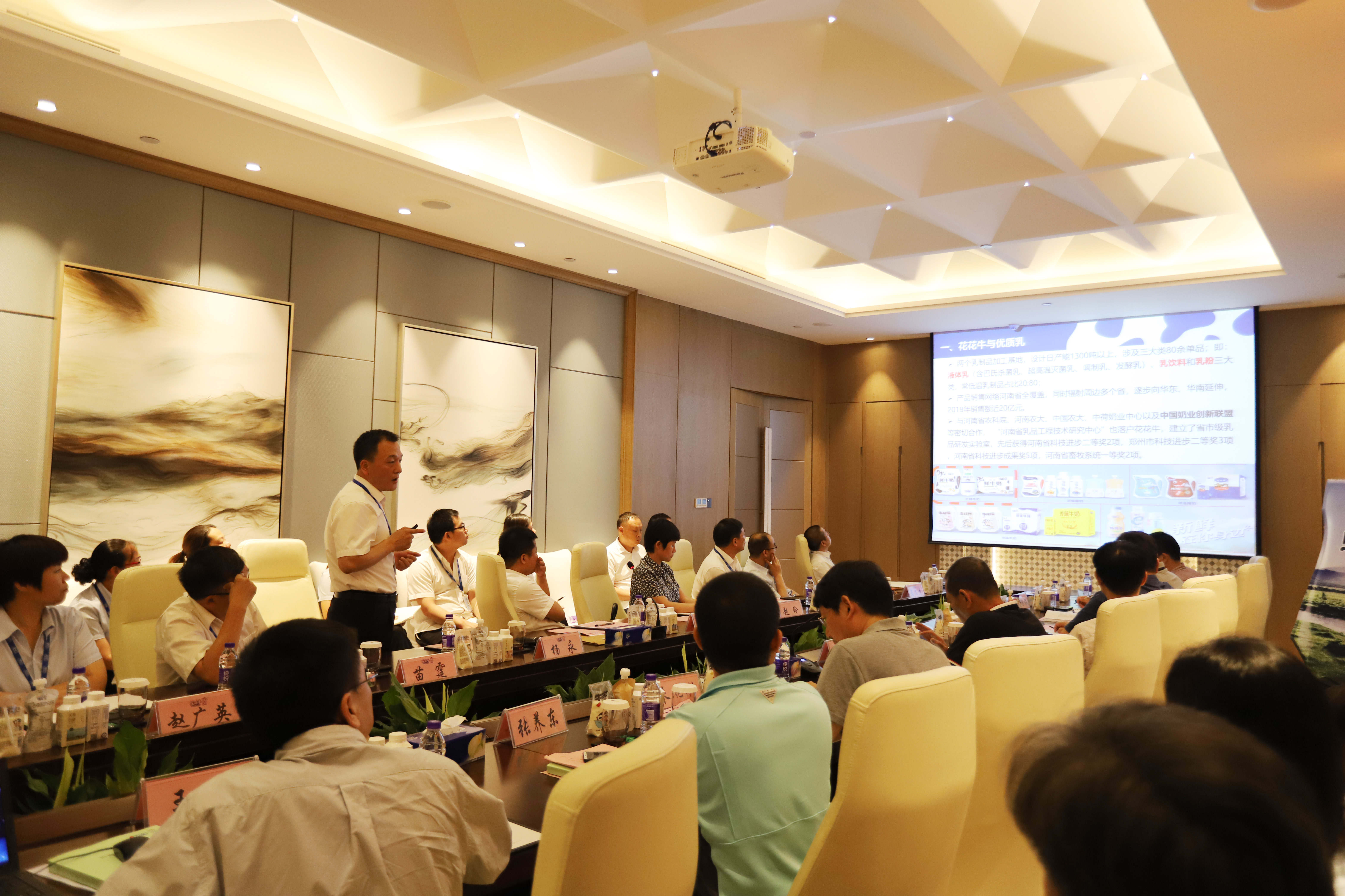 河南首家！花花牛乳業(yè)集團(tuán)通過(guò)優(yōu)質(zhì)乳工程驗(yàn)收