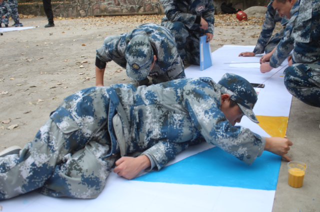 組織開展戶外拓展訓(xùn)練活動(dòng)