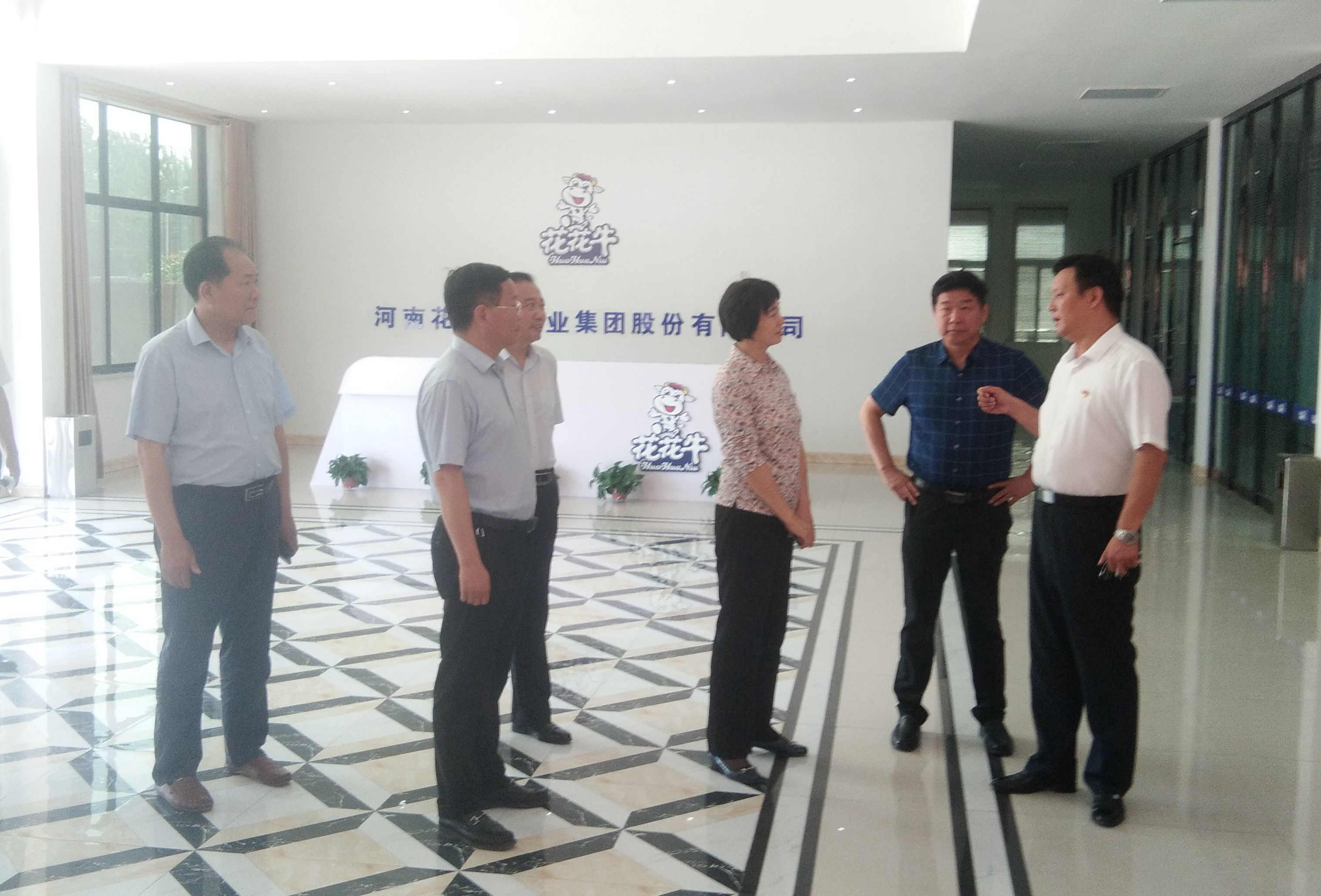 駐馬店市委常委、統(tǒng)戰(zhàn)部長(zhǎng)姚新文 蒞臨花花牛乳業(yè)集團(tuán)總部調(diào)研