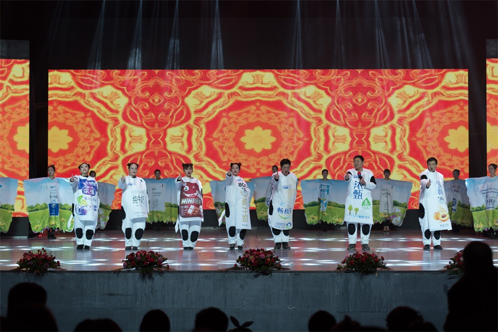 “不忘初心、聚力前行” 花花牛集團(tuán)2018迎新春聯(lián)歡會(huì)隆重舉行