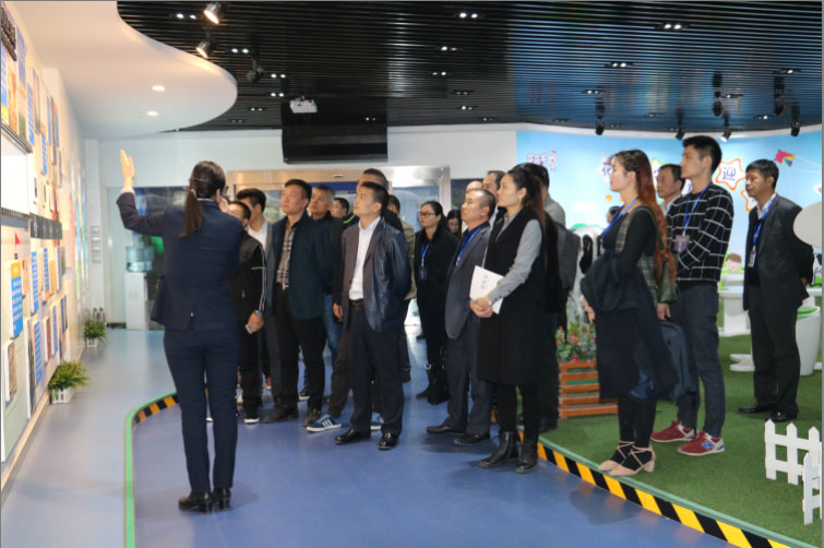 商界領(lǐng)袖俱樂部精英參訪花花牛！