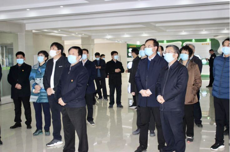 平頂山市委書記周斌一行蒞臨花花牛乳業(yè)集團 魯山瑞亞牧業(yè)有限公司調(diào)研疫情防控和復(fù)工復(fù)產(chǎn)情況