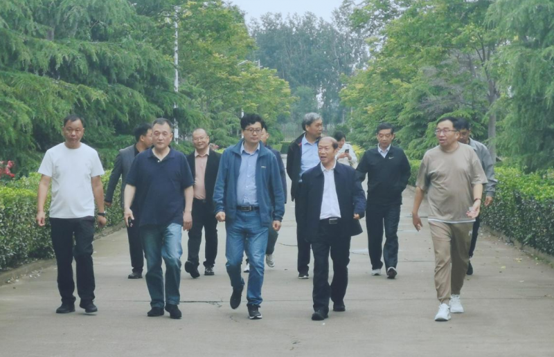 花花牛丨河南農(nóng)業(yè)大學黨委副書記、校長介曉磊一行蒞臨花花牛河南瑞亞參觀調(diào)研