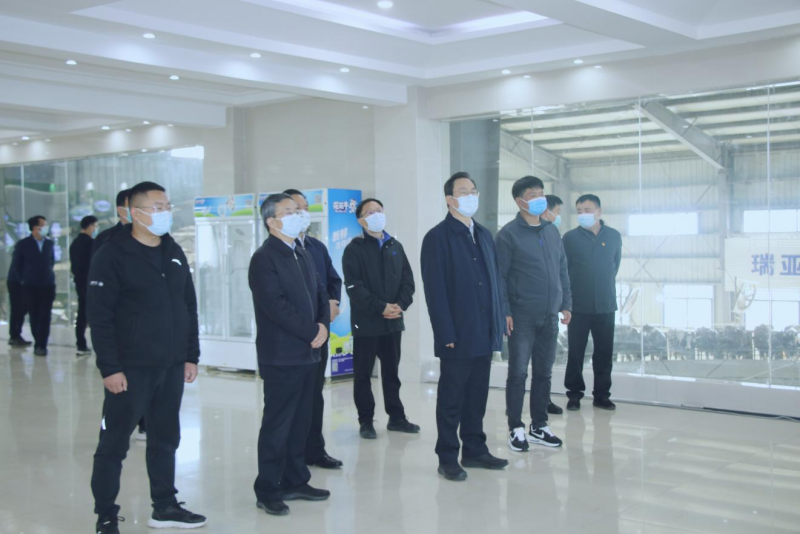 河南省人大常委會(huì)黨組書記、副主任孔昌生蒞臨花花牛魯山瑞亞牧場參觀調(diào)研