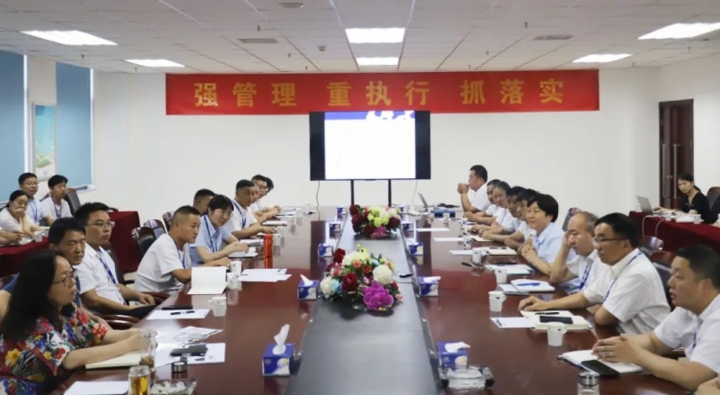 勇?lián)姑な卣齽?chuàng)新｜花花牛乳業(yè)集團召開營銷、養(yǎng)殖及飼料月度經(jīng)營工作會議