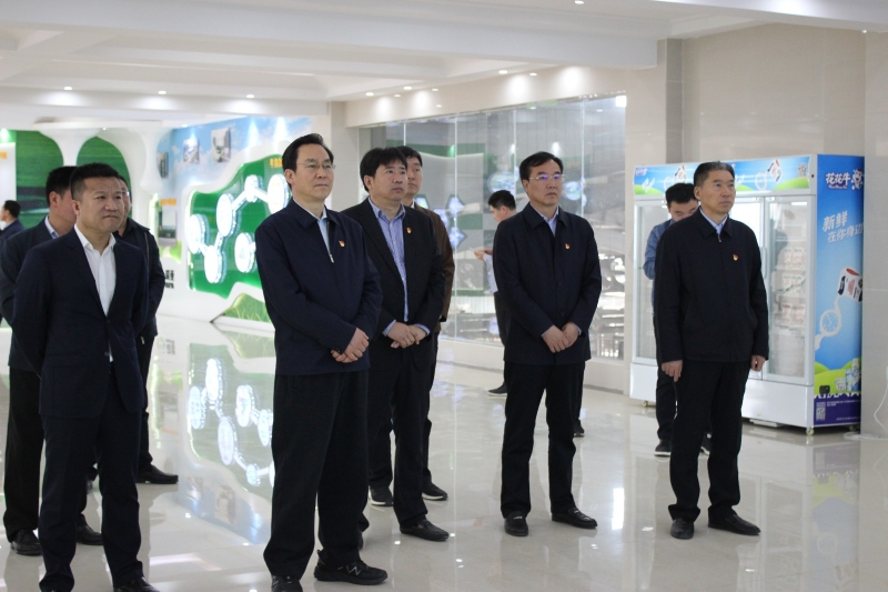 河南省委常委、組織部部長(zhǎng)孔昌生 蒞臨河南花花牛集團(tuán)魯山瑞亞牧業(yè)有限公司調(diào)研