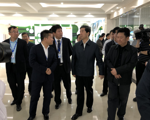 河南省委副書記、省長陳潤兒一行蒞臨 花花牛集團魯山瑞亞牧業(yè)有限公司視察調(diào)研